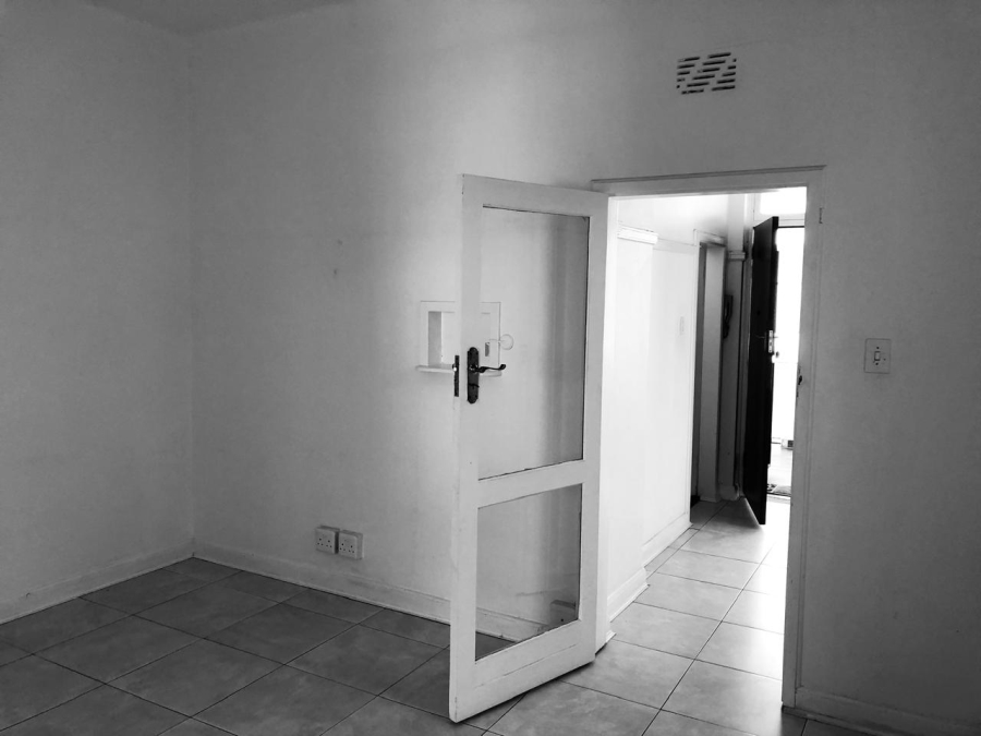 To Let 1 Bedroom Property for Rent in Sea Point Western Cape